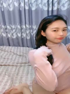 IAI正面上粉色头发白丝学妹，叫声可射